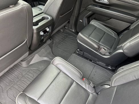 Used 2023 GMC Yukon SLT w/ SLT Premium Package AWD/4WD image 12
