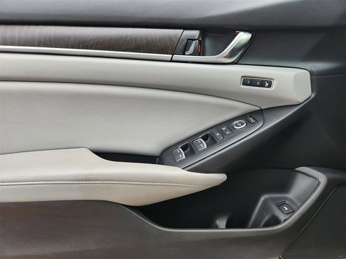 Certified 2018 Honda Accord Touring image 22