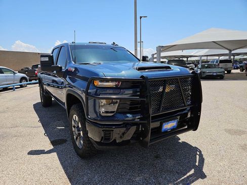Used 2026 Chevrolet Silverado 2500 Custom w/ Z71 Off-Road Package AWD/4WD image 2
