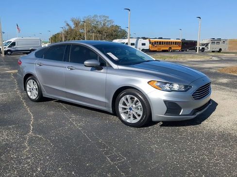 Used 2020 Ford Fusion SE image 2