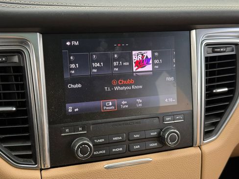 Used 2017 Porsche Macan S image 21