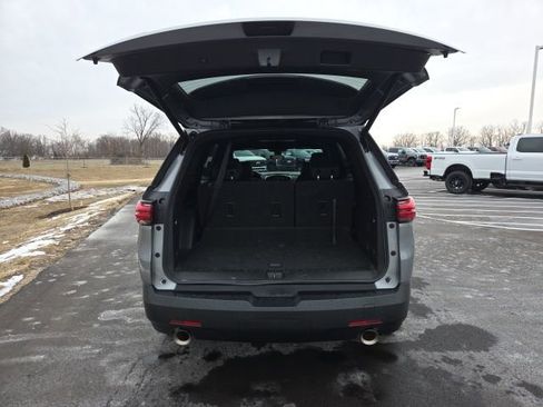 Used 2023 Chevrolet Traverse LT FWD image 10
