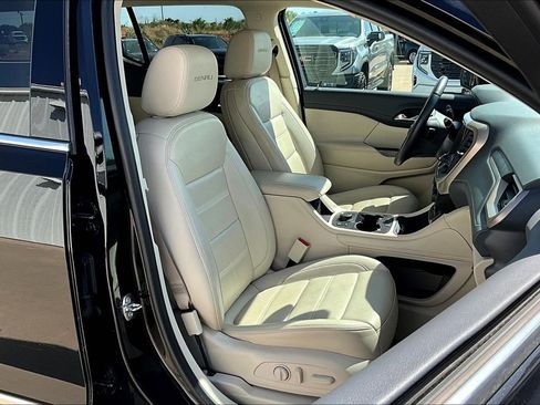 Used 2023 GMC Acadia Denali image 10
