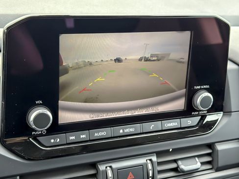 Used 2025 Nissan Pathfinder S image 19