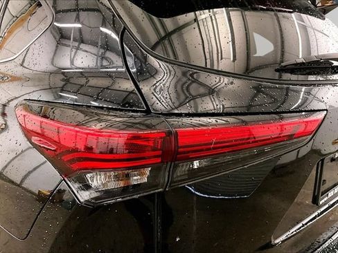 Used 2022 Toyota Highlander XLE AWD/4WD image 29