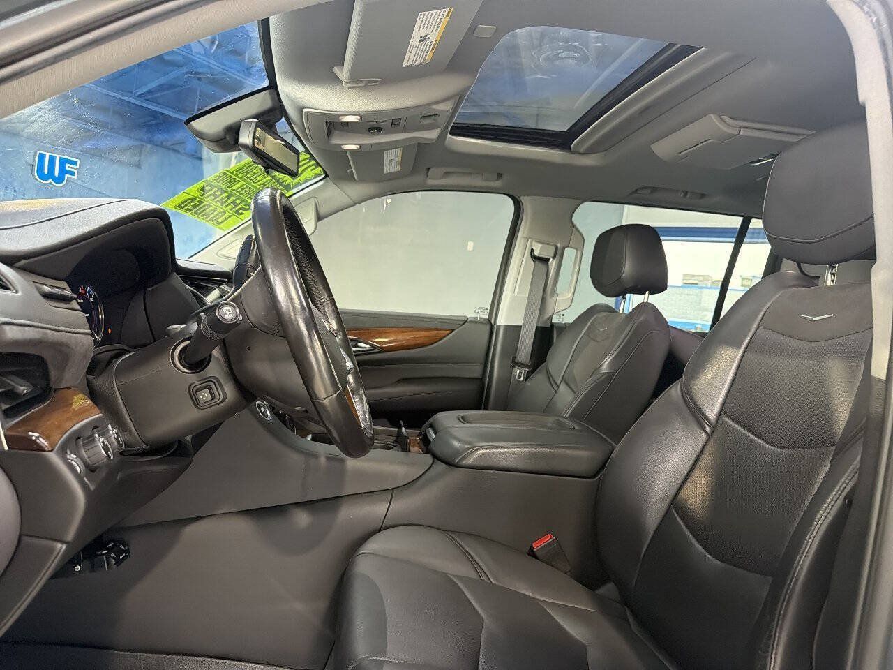 Used 2020 Cadillac Escalade ESV Premium Luxury AWD/4WD image 16
