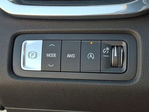 Used 2025 GMC Acadia Elevation image 26