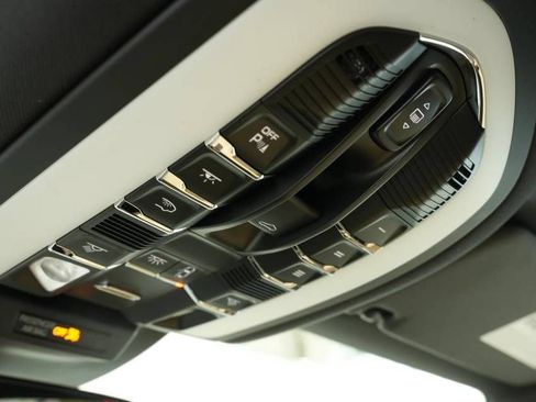 Certified 2026 Porsche Macan AWD/4WD image 36