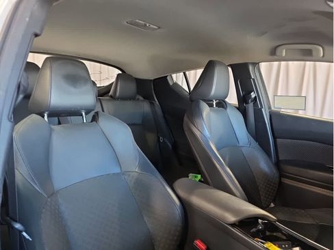 Used 2020 Toyota C-HR Limited image 12