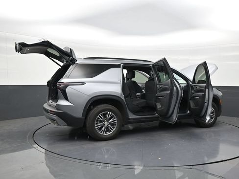 Used 2026 Chevrolet Traverse LT FWD image 26