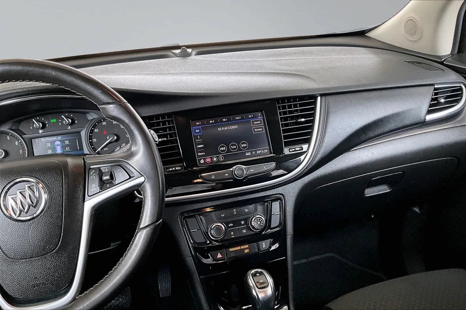 Used 2022 Buick Encore Preferred w/ Safety Package FWD image 9