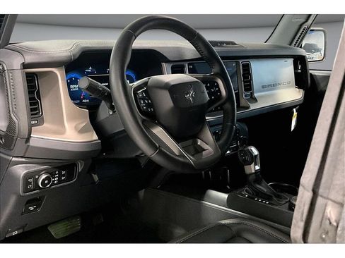 Used 2025 Ford Bronco Outer Banks AWD/4WD image 8