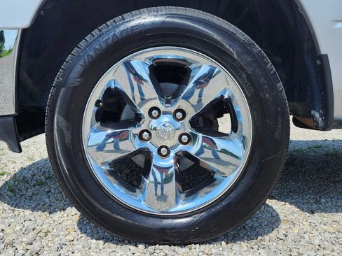 Used 2018 RAM 1500 Classic SLT AWD/4WD image 3
