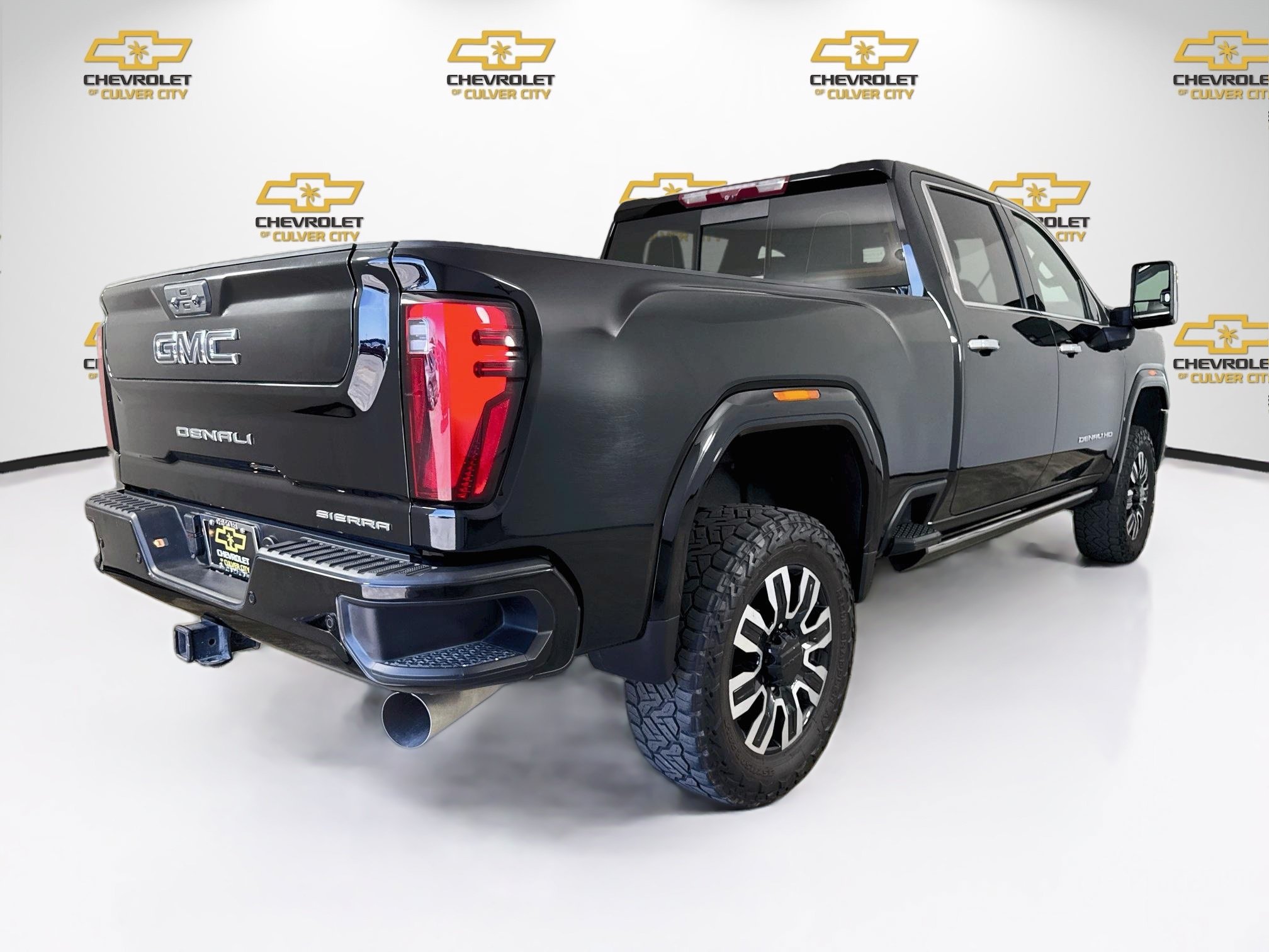 Used 2024 GMC Sierra 2500 Denali Ultimate AWD/4WD image 8