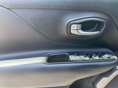 Used 2017 Jeep Renegade Limited AWD/4WD image 21