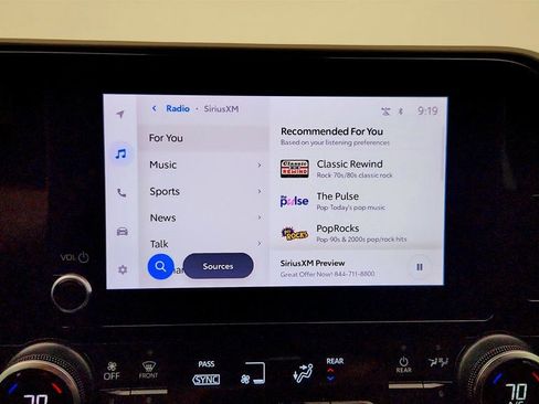 Used 2023 Toyota Highlander LE FWD image 17