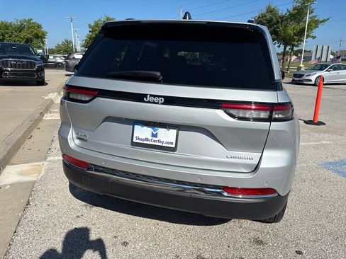 Used 2024 Jeep Grand Cherokee Laredo X w/ Luxury Tech Group I AWD/4WD image 26