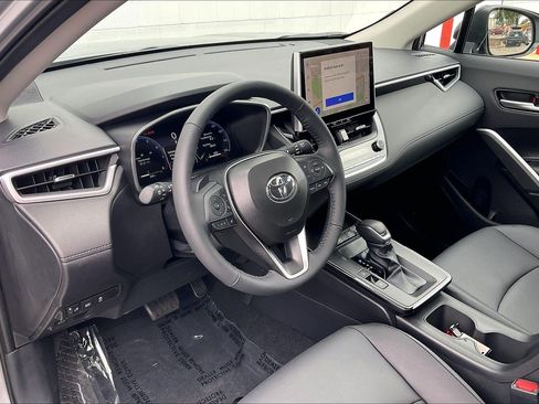 Used 2026 Toyota Corolla Cross XLE AWD/4WD image 18