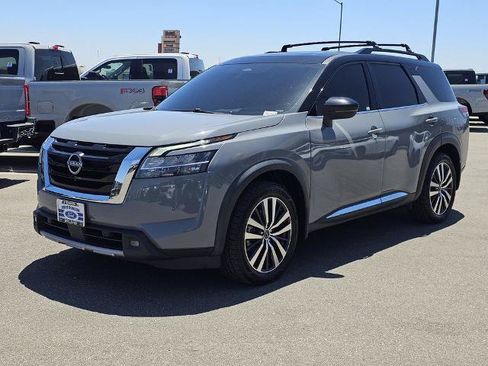 Used 2022 Nissan Pathfinder Platinum w/ Cargo Package FWD image 4