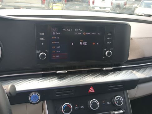 Certified 2024 Kia Carnival LX FWD image 14