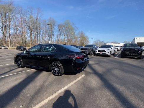 Used 2024 Toyota Camry SE image 14