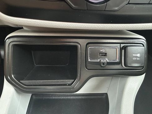Used 2018 Jeep Renegade Limited w/ UConnect 8.4 Nav Group FWD image 33