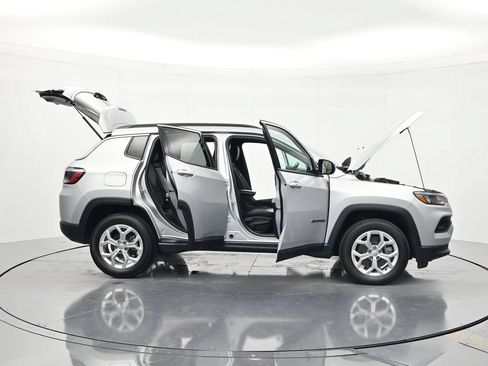 Used 2024 Jeep Compass Latitude AWD/4WD image 47