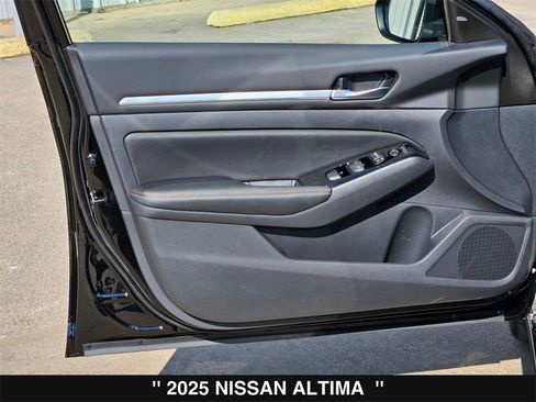 New 2025 Nissan Altima 2.5 SR image 14