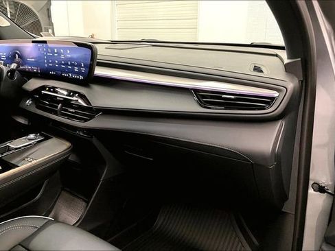 Used 2025 Buick Enclave Avenir w/ Super Cruise Package image 18