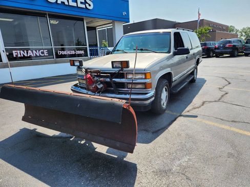 Used 1999 Chevrolet Suburban 4WD w/ Preferred Equipment Group 2 image 4