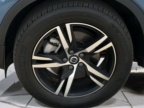 Used 2024 Volvo XC40 B5 Core AWD/4WD image 6