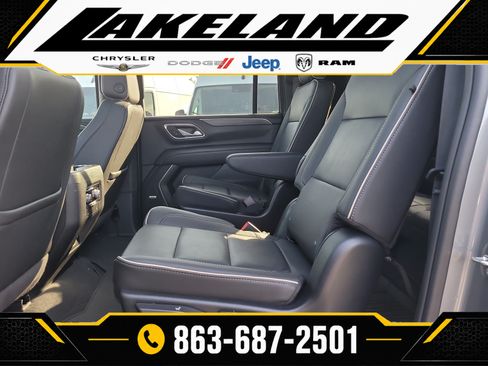 Used 2024 GMC Yukon XL SLT w/ SLT Premium Package AWD/4WD image 11