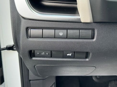 Used 2021 Nissan Rogue SV w/ Premium Package image 33