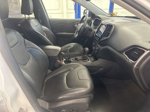 Used 2019 Jeep Cherokee Limited AWD/4WD image 21