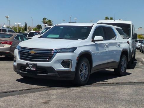 Used 2023 Chevrolet Traverse LT FWD image 4