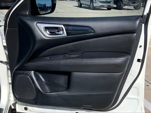 Used 2020 Nissan Pathfinder S FWD image 22