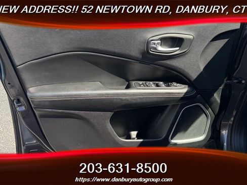 Used 2018 Jeep Compass Latitude w/ Popular Equipment Group AWD/4WD image 11