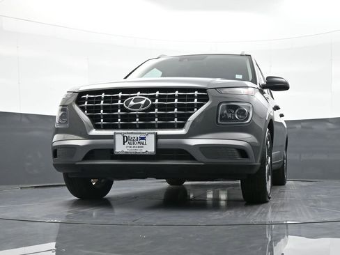 Certified 2022 Hyundai Venue Limited FWD image 24
