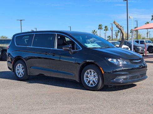 New 2026 Chrysler Voyager LX image 5