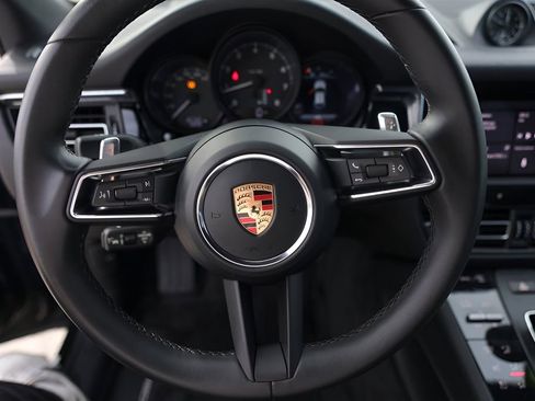 Used 2025 Porsche Macan image 12