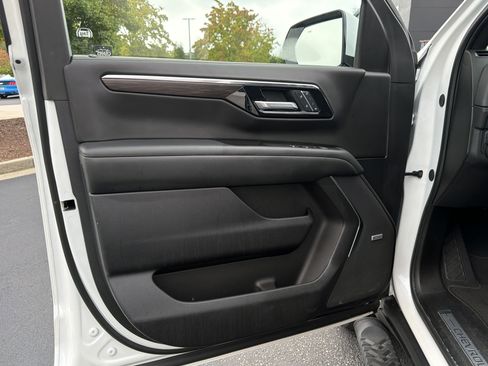 Used 2025 Chevrolet Tahoe Z71 w/ Comfort Package AWD/4WD image 61