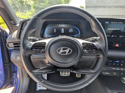 Used 2025 Hyundai Elantra Sport FWD image 13