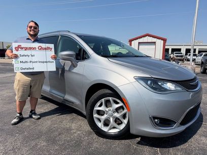 Used 2018 Chrysler Pacifica Touring-L w/ Tire & Wheel Group