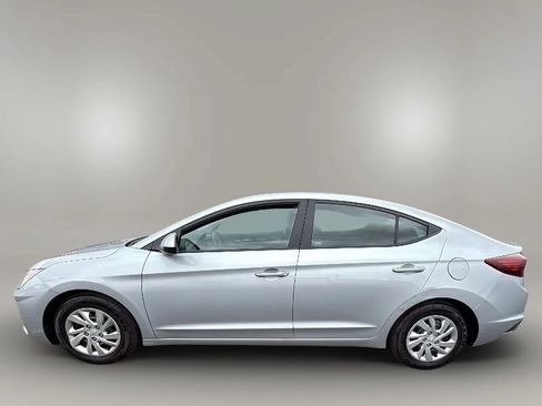 Used 2020 Hyundai Elantra SE w/ Cargo Package (C1) FWD image 2