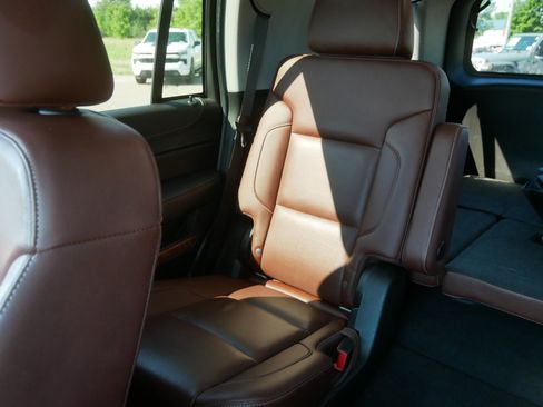Used 2019 Chevrolet Tahoe Premier w/ Premier Plus Edition AWD/4WD image 12