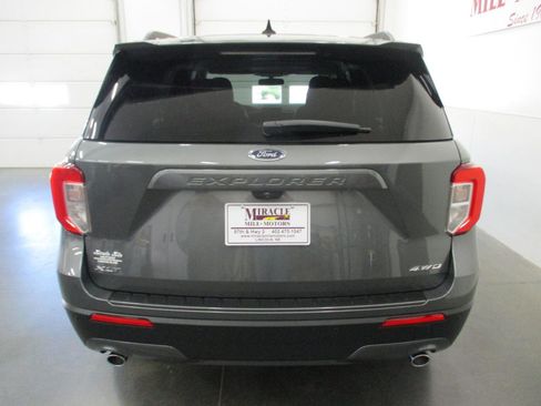 Used 2023 Ford Explorer XLT w/ Equipment Group 202A AWD/4WD image 5