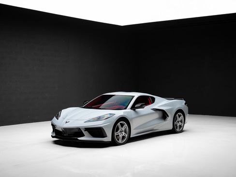 Used 2023 Chevrolet Corvette Stingray Premium Cpe w/ Z51 Performance Package RWD image 4