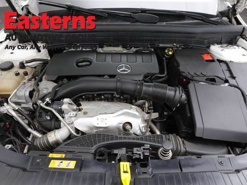 Used 2021 Mercedes-Benz GLB 250 4MATIC w/ Premium Package image 7