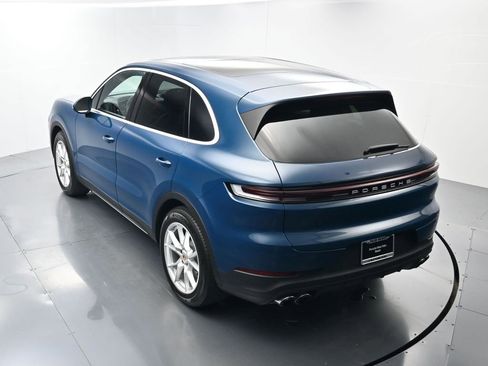 Certified 2025 Porsche Cayenne S image 38