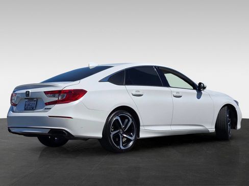 Used 2018 Honda Accord Sport image 4